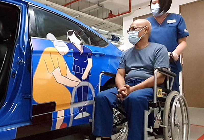 آموزش حمل و انتقال بیمار با ویلچر